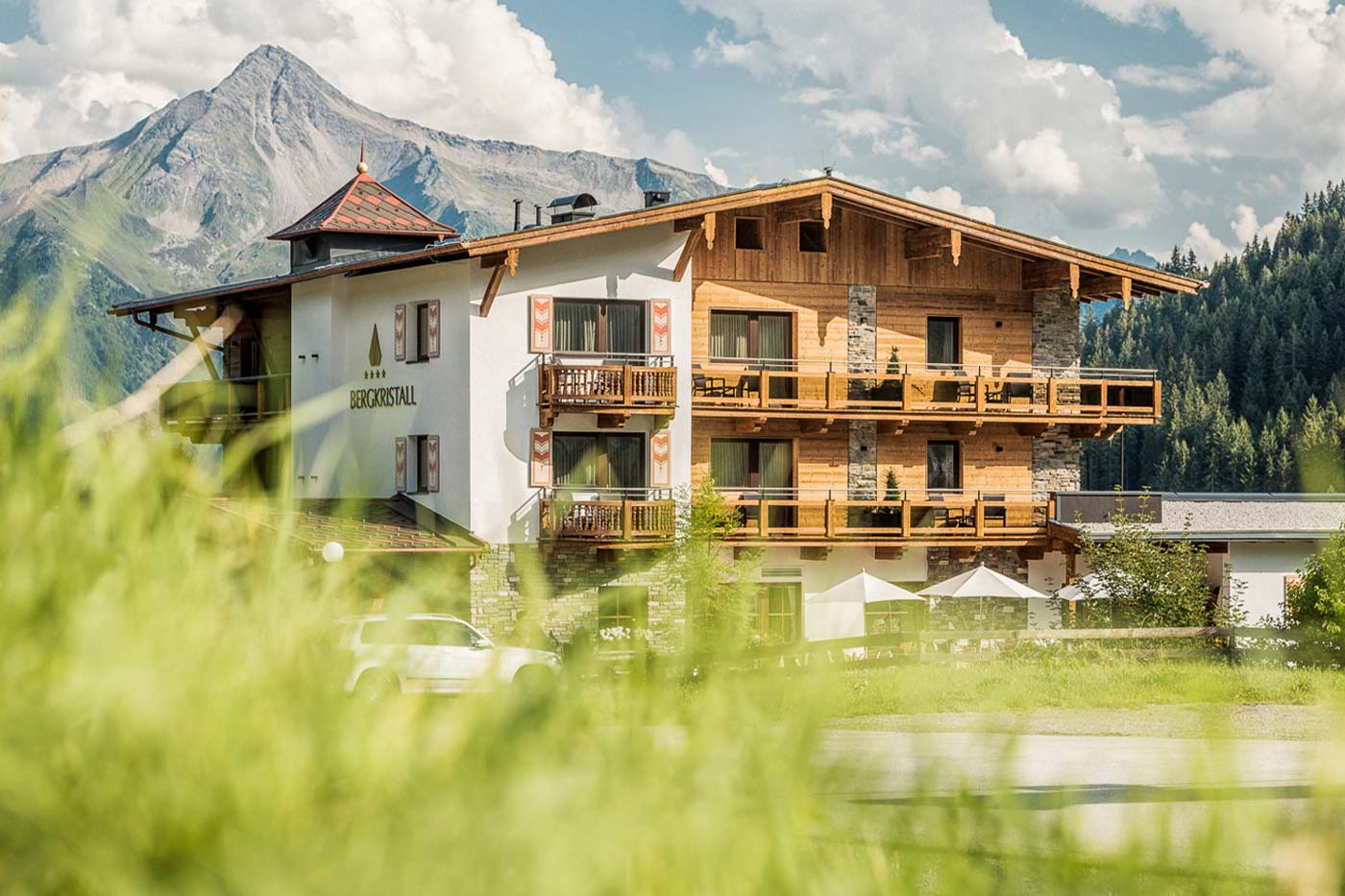 Herzlich Willkommen in unserem familiengeführten 4*-Hotel Bergkristall.